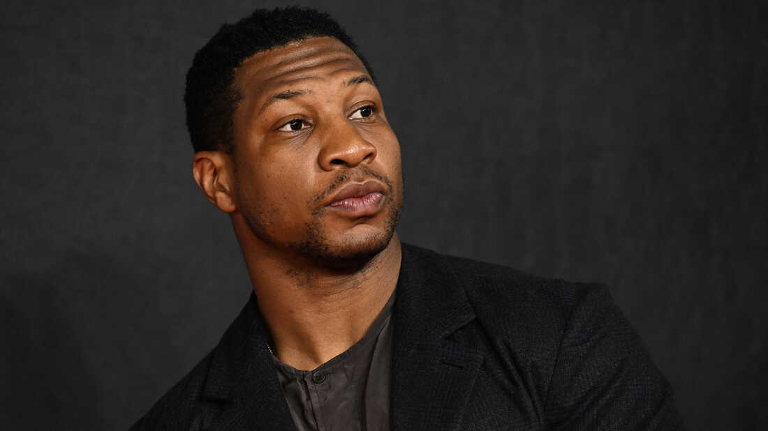Jonathan Majors es arrestado por agredir a una mujer
