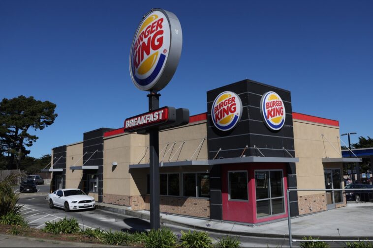 Empleado asalta Burger King