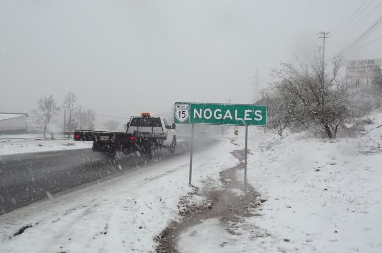Caída de nieve en carreteras de Sonora