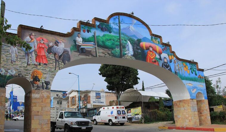 Arco de bienvenida tetela del volcán