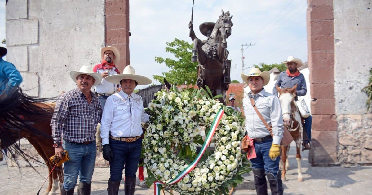 Asiste José Luis Urióstegui a cabalgata zapatista en Chinameca