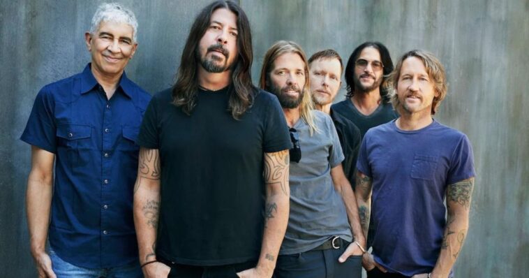 Estrena Foo Fighters sencillo; ya toca con nuevo baterista