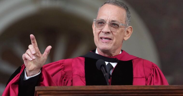 Otorgan título honorífico de Harvard a Tom Hanks