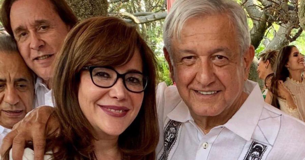 AMLO y Yeidckol Polevnsky