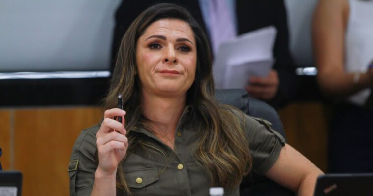 Ana Guevara, becas