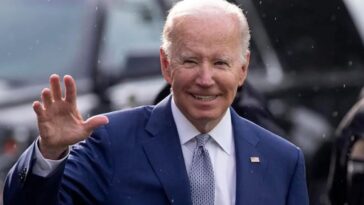 (VIDEO): Joe Biden sufre caída en evento