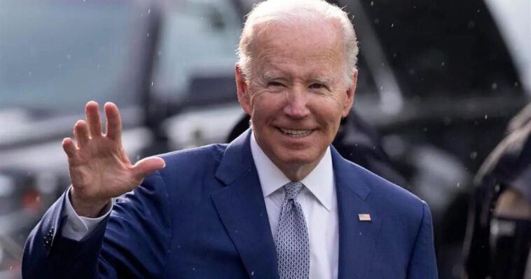 (VIDEO): Joe Biden sufre caída en evento