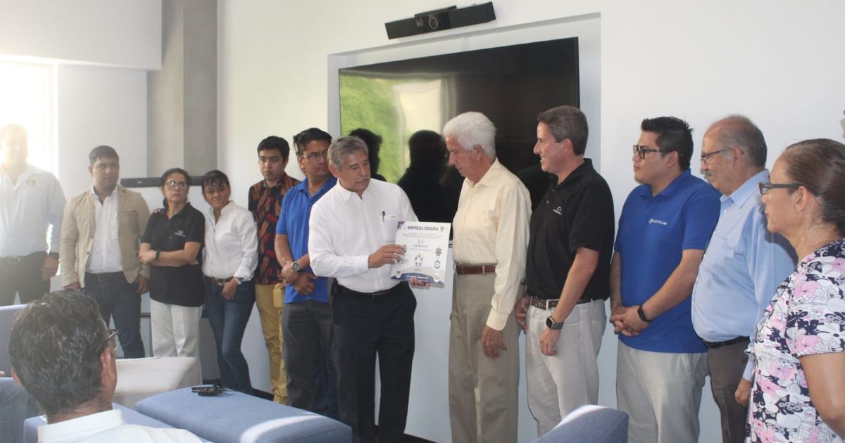 Ayuntamiento de Cuernavaca hace entrega de placa “Empresa segura”