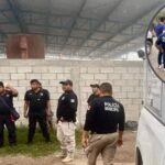 Niño y policía caen a pozo de Matlapa