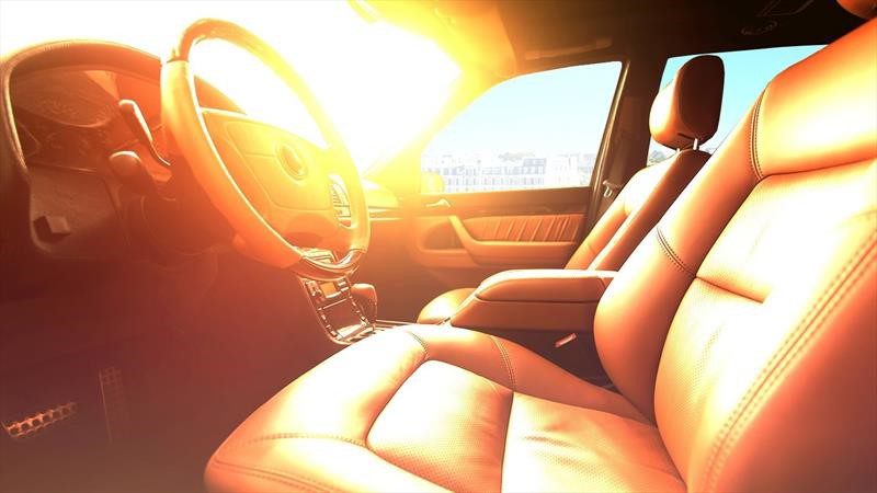 Muere niño tras pasar horas encerrado en carro en Mexicali