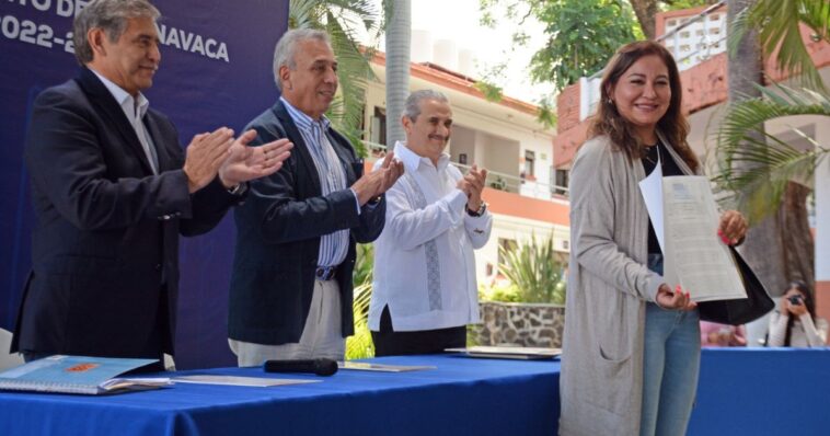 Entregan escrituras en Cuernavaca