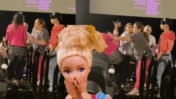 Mujeres se agreden al término de la función de Barbie