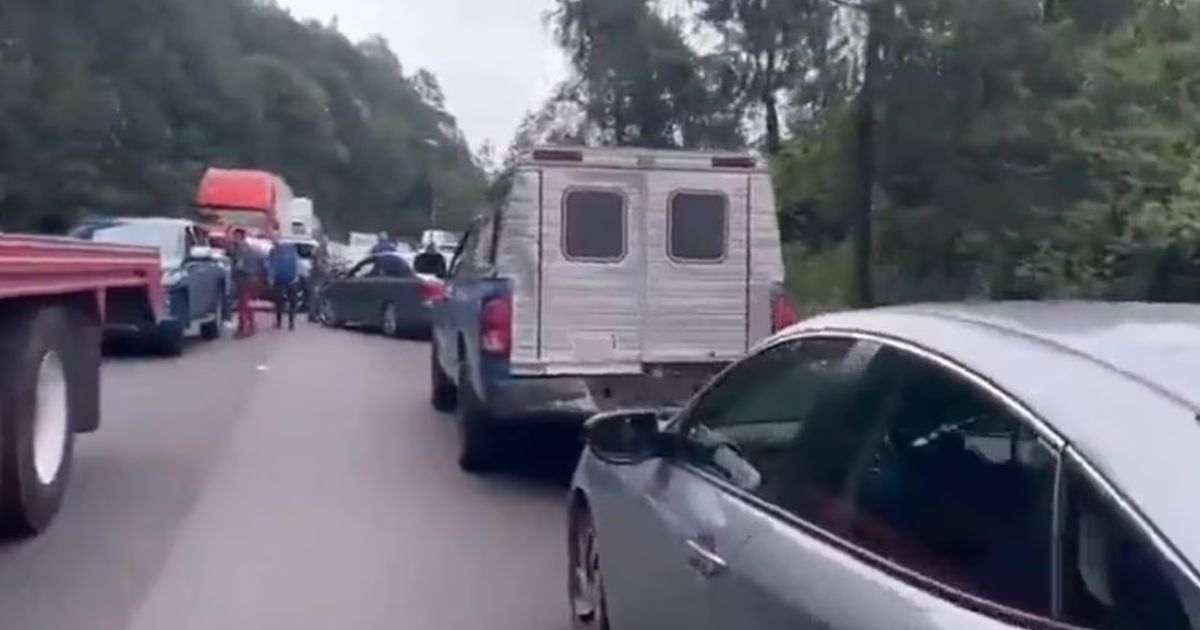 Presunto asalto masivo en la autopista Puebla-Orizaba