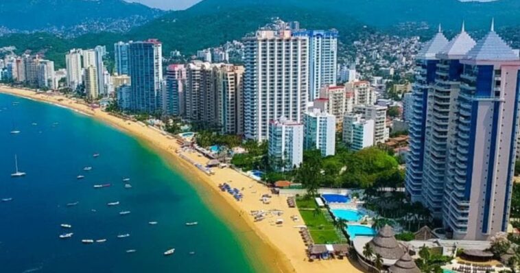 Reportan vacacionistas hoteles deteriorados en Acapulco