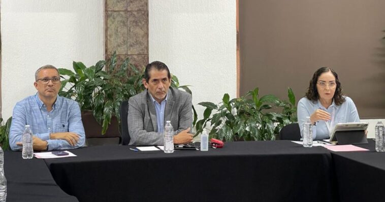 Secretario de salud sostiene encuentro con médicos especialistas privados