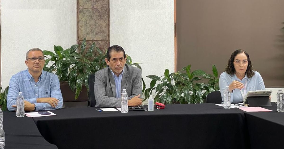 Secretario de salud sostiene encuentro con médicos especialistas privados