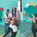 (VIDEO): Padres de menor golpean y amenazan a maestra de kínder en Estado de México