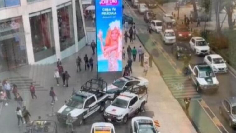 (VIDEO): Persona cae desde un segundo piso en plaza Reforma 222