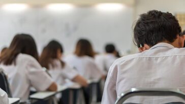 alumno denuncia maestra