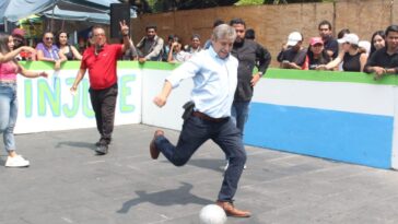 José Luis Urióstegui jugando fùtbol