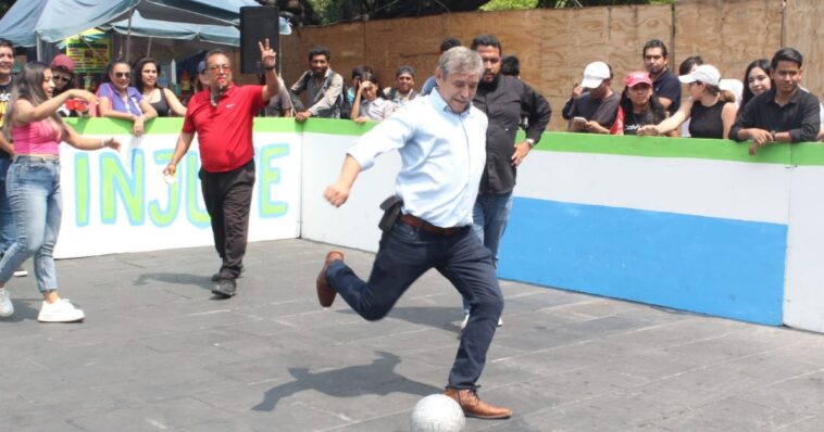 José Luis Urióstegui jugando fùtbol