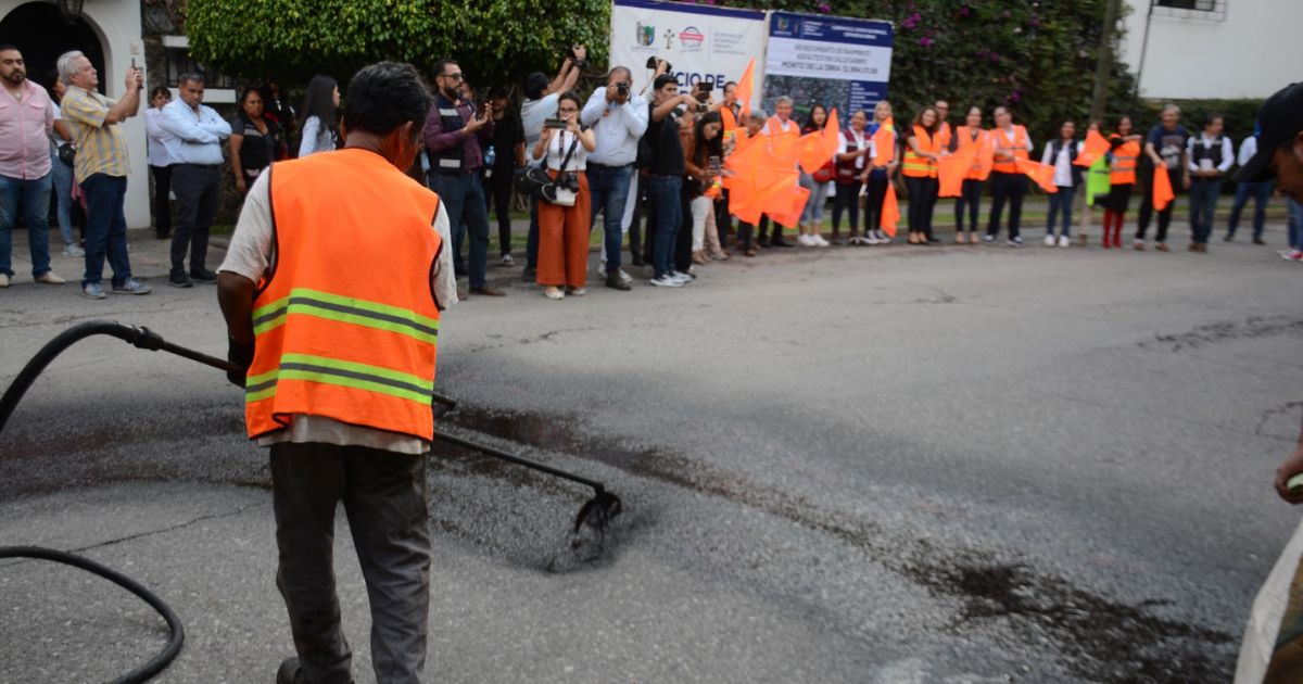 Dan banderazo a trabajos de pavimento asfáltico de la calle Sabino