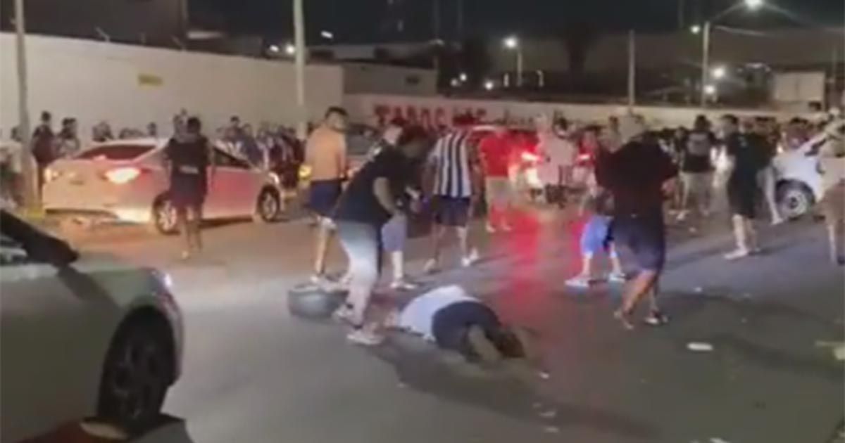 Los paramédicos agredidos por aficionados de los Rayados el domingo, fueron declarados fuera de peligro.