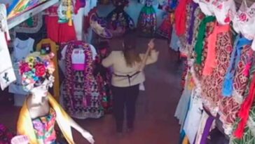 Mujer golpea a abuelita en Michoacan