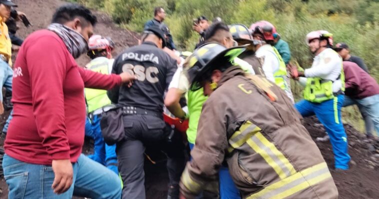 Niño es rescatado tras caer al cráter del volcán Xitle en CDMX