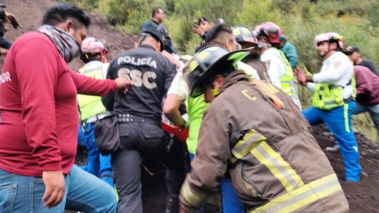 Niño es rescatado tras caer al cráter del volcán Xitle en CDMX