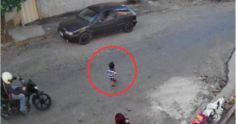(VIDEO): Atropellan a niño con motocicleta tras descuido de su madre