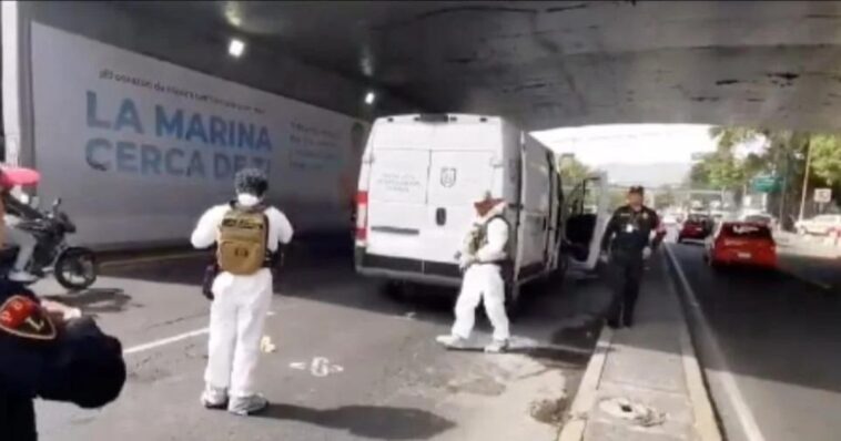 (VIDEO): Cae mujer de la tercera edad de puente en Coyacán