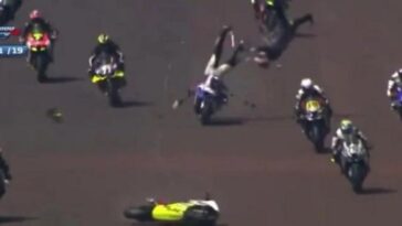 (VIDEO): Fallecen dos pilotos en la carrera Moto GP de Brasil