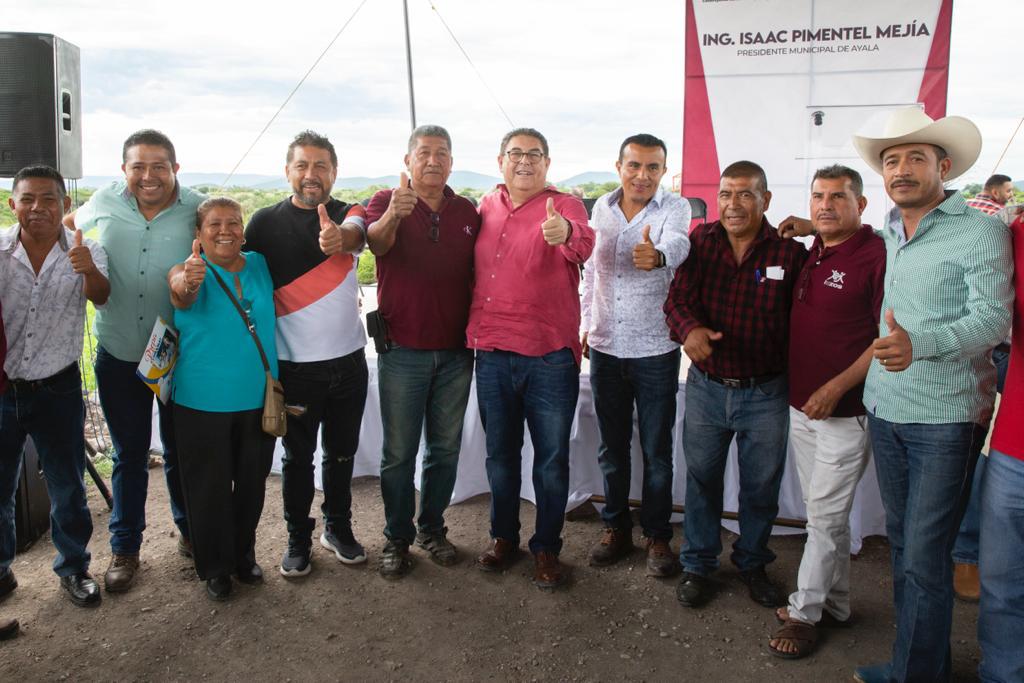 Entrega Victor Mercado caminos de saca en Ejidos de Ayala