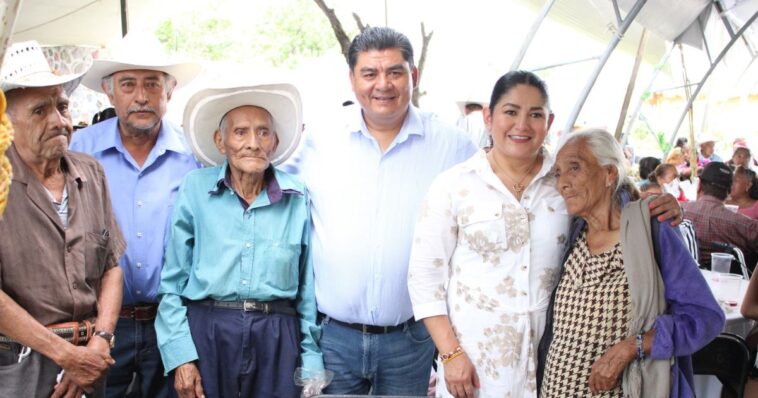 festejan a abuelitos en Yecapixtla