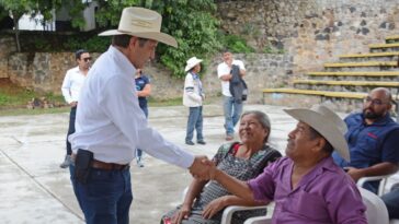 Alcalde de Cuernavaca entrega apoyos a productores de Aguacate