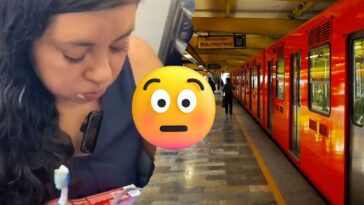 Captan a mujer lavándose los dientes en Metro