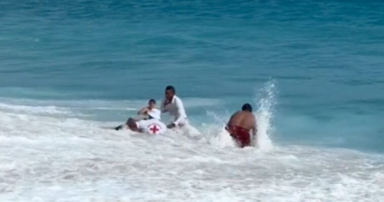 mujer casi se ahoga en los cabos