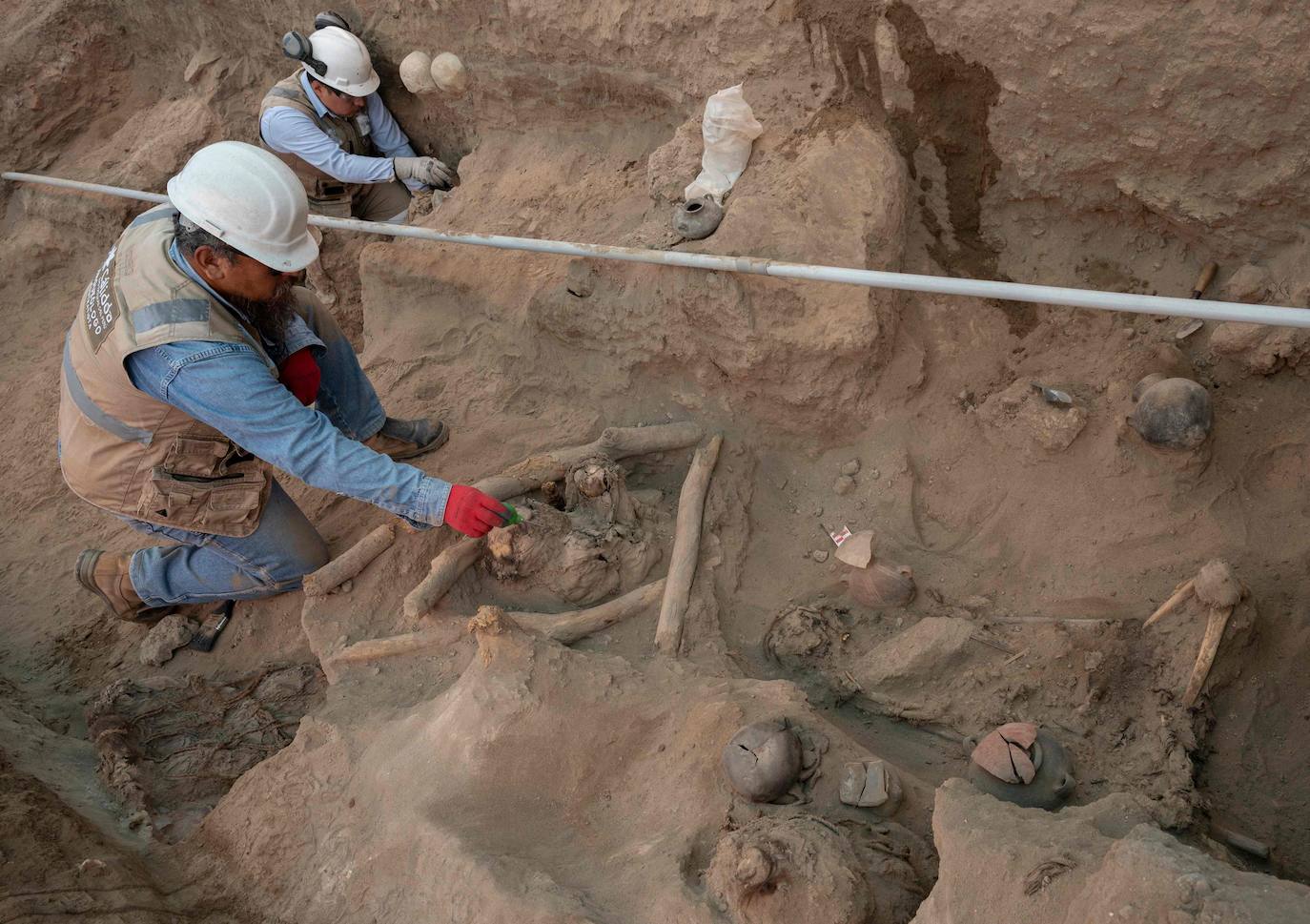 Descubren antiguo cementerio infantil en Perú