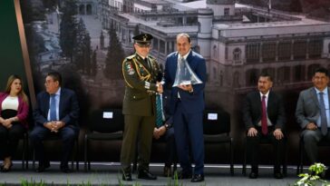 Gobernador de Morelos rinde homenaje a la memoria de los Niños Héroes