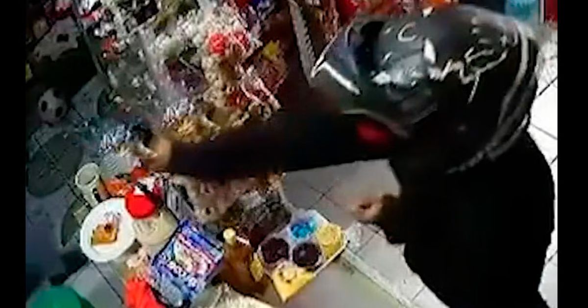 Mujer se defiende con Machete