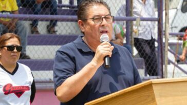 Realizan lanzamiento de la primera bola de Liga Femenil de Sóftbol