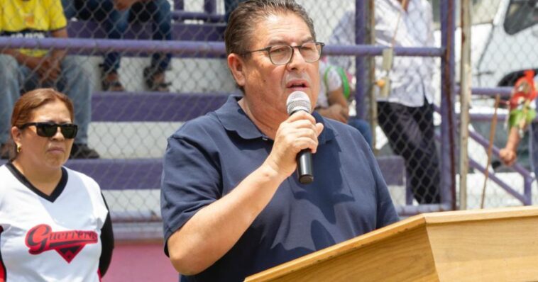 Realizan lanzamiento de la primera bola de Liga Femenil de Sóftbol