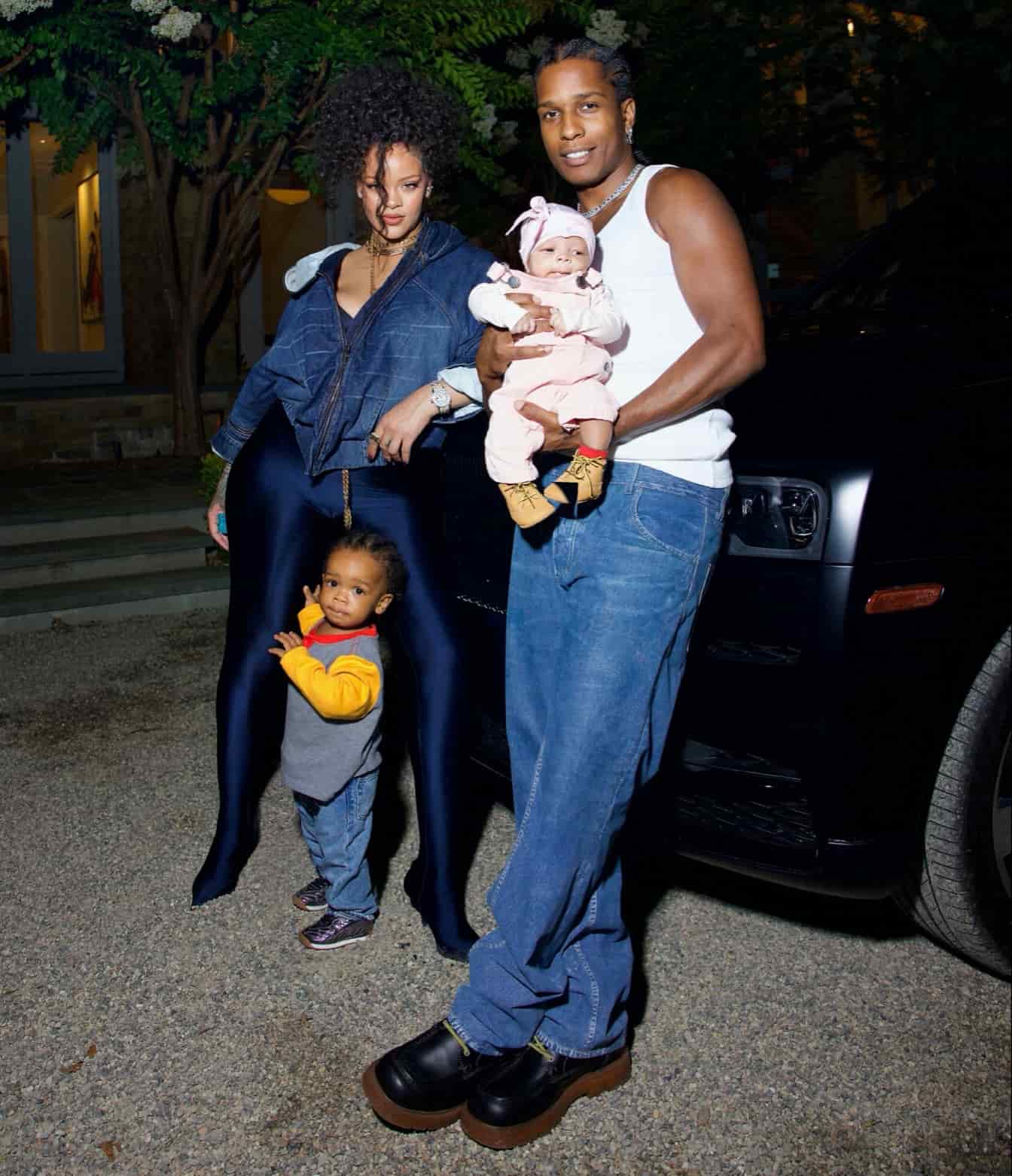 Rihanna bebé Riot