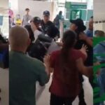 (VIDEO): Policías y médicos protagonizan riña en IMSS de Guadalajara