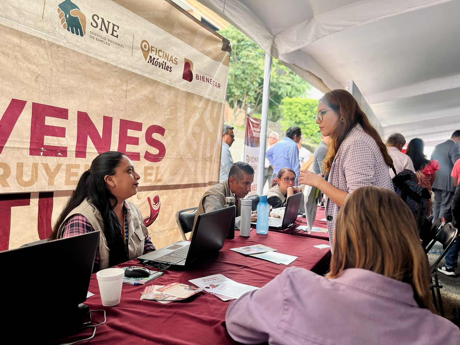 Asisten cerca de mil personas a Feria Nacional de Empleo en Cuernavaca