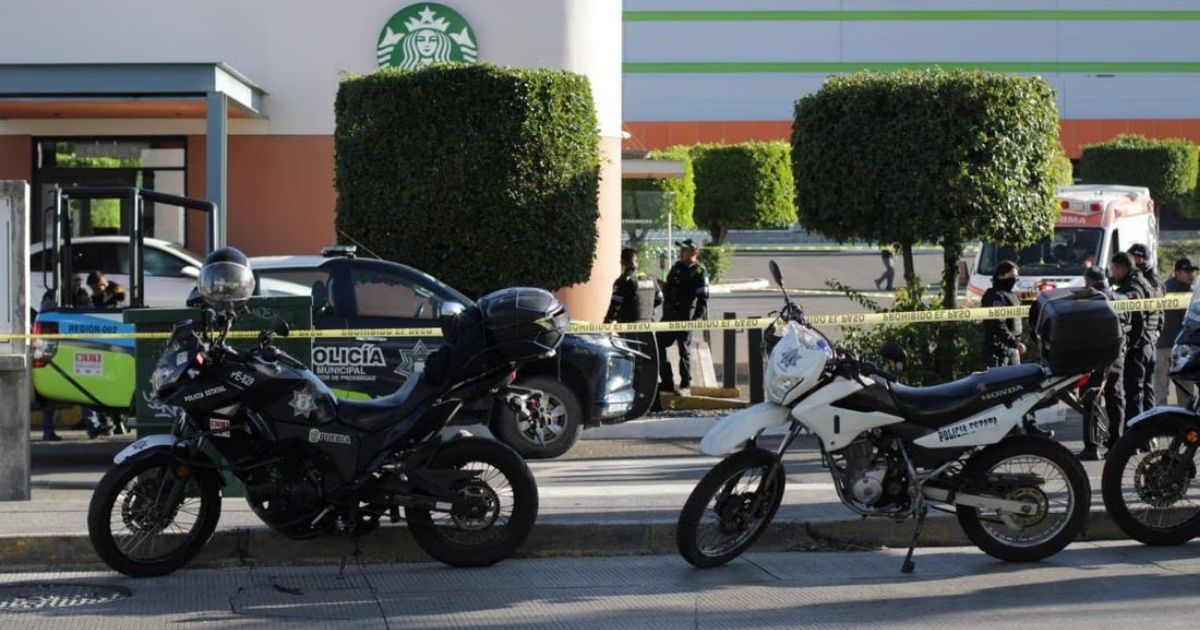 Atacan local de Starbucks en Puebla