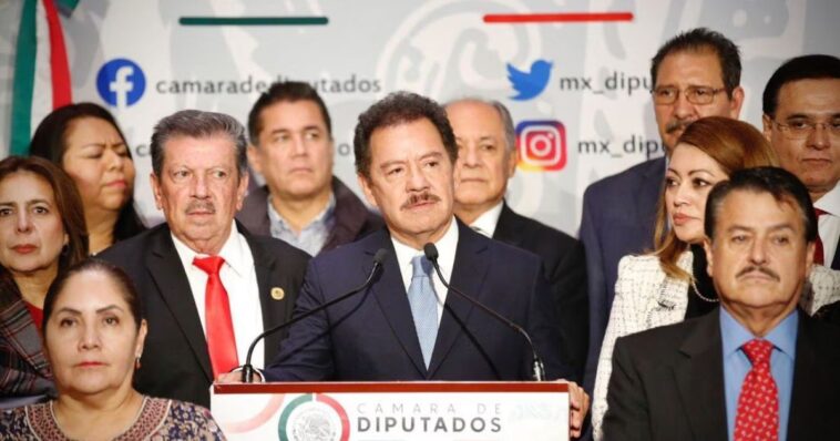diputados donan dinero a ACAPULCO
