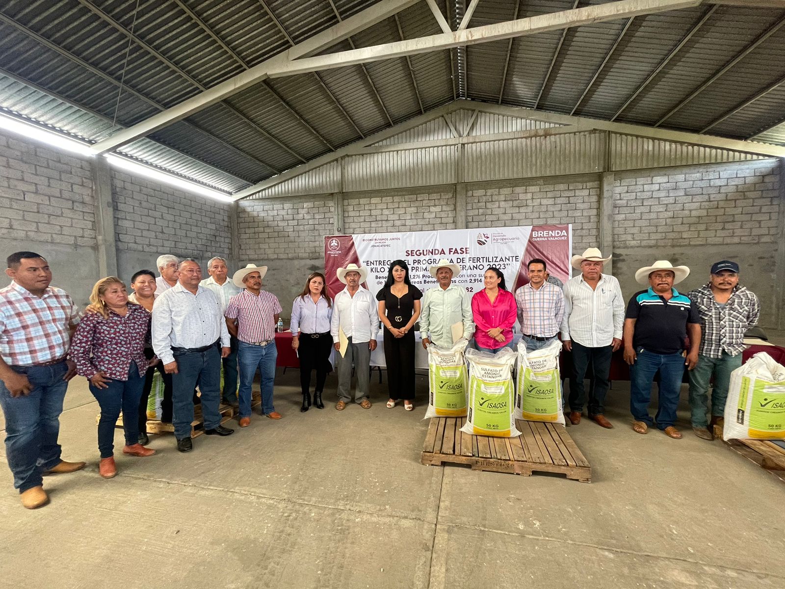 Entregan fertilizante a productores de Jonacatepec