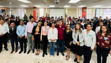 Participa Víctor Mercado como moderador en foro de emprendimiento de la UTEZ